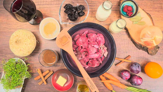 Wildschweinragout mit Pflaumen und Selleriepüree