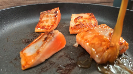 Lachsfilet in Ahornsirup-Marinade