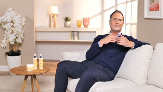 Welche Erfahrungen aus deiner Arbeit als Top-Hairstylist prägen deine Produktentwicklung am stärksten - Im Fokus: Björn Donner