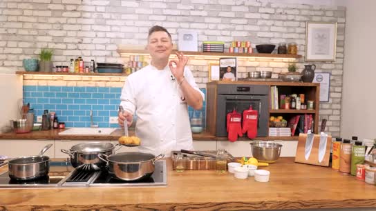 #1 Kartoffelsalat mit saurer Sahne und Apfel - Rezepte mit Hensslers schnelle Nummer