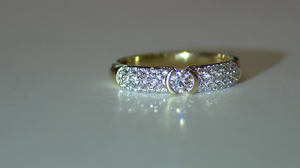 DIAMOUR Luxury Diamonds